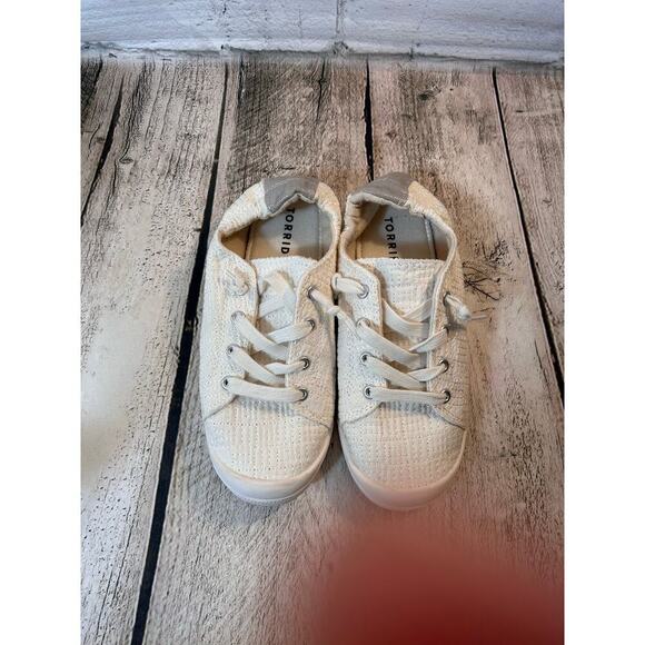 TORRID Women’s Riley Ruched Lace-Up Sneakers / Size: 7W - Picture 2 of 10